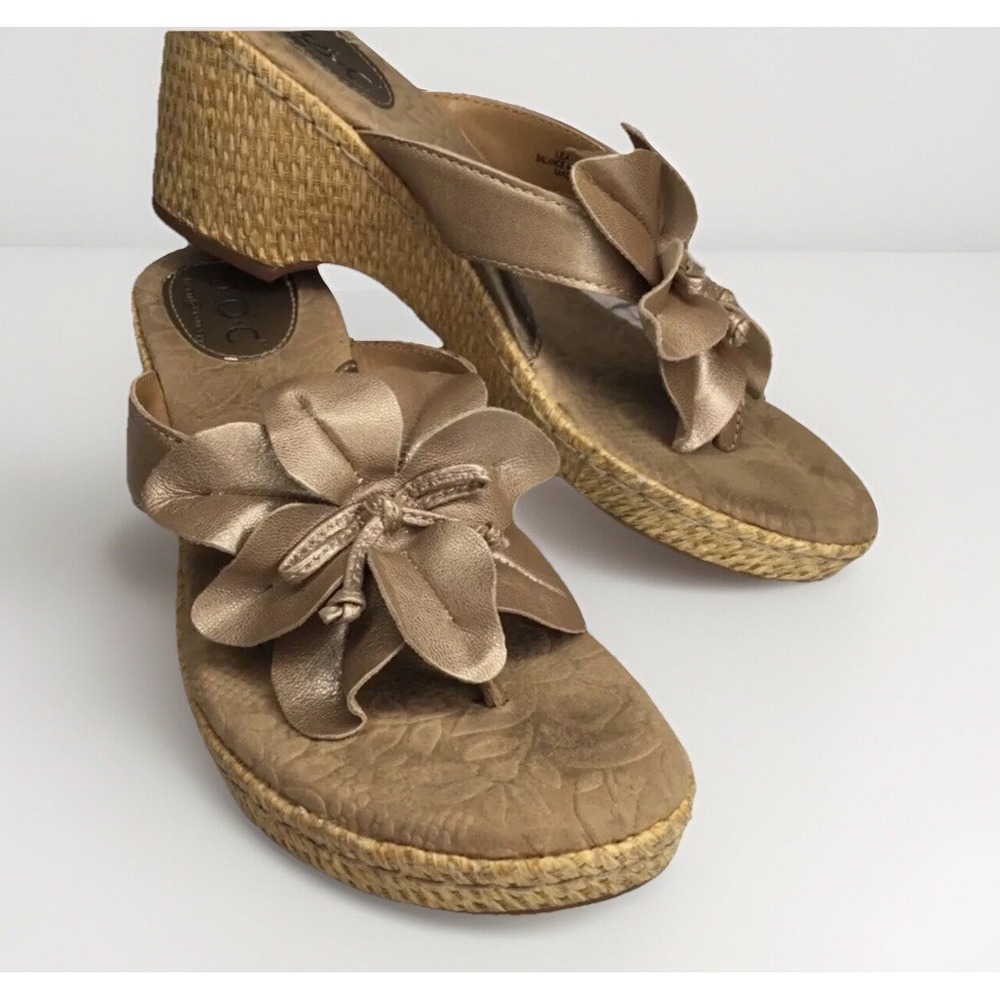 Born BOC Wedge Sandals Women's 9 M Tan Beige Leather Floral‎ Platform Slip On